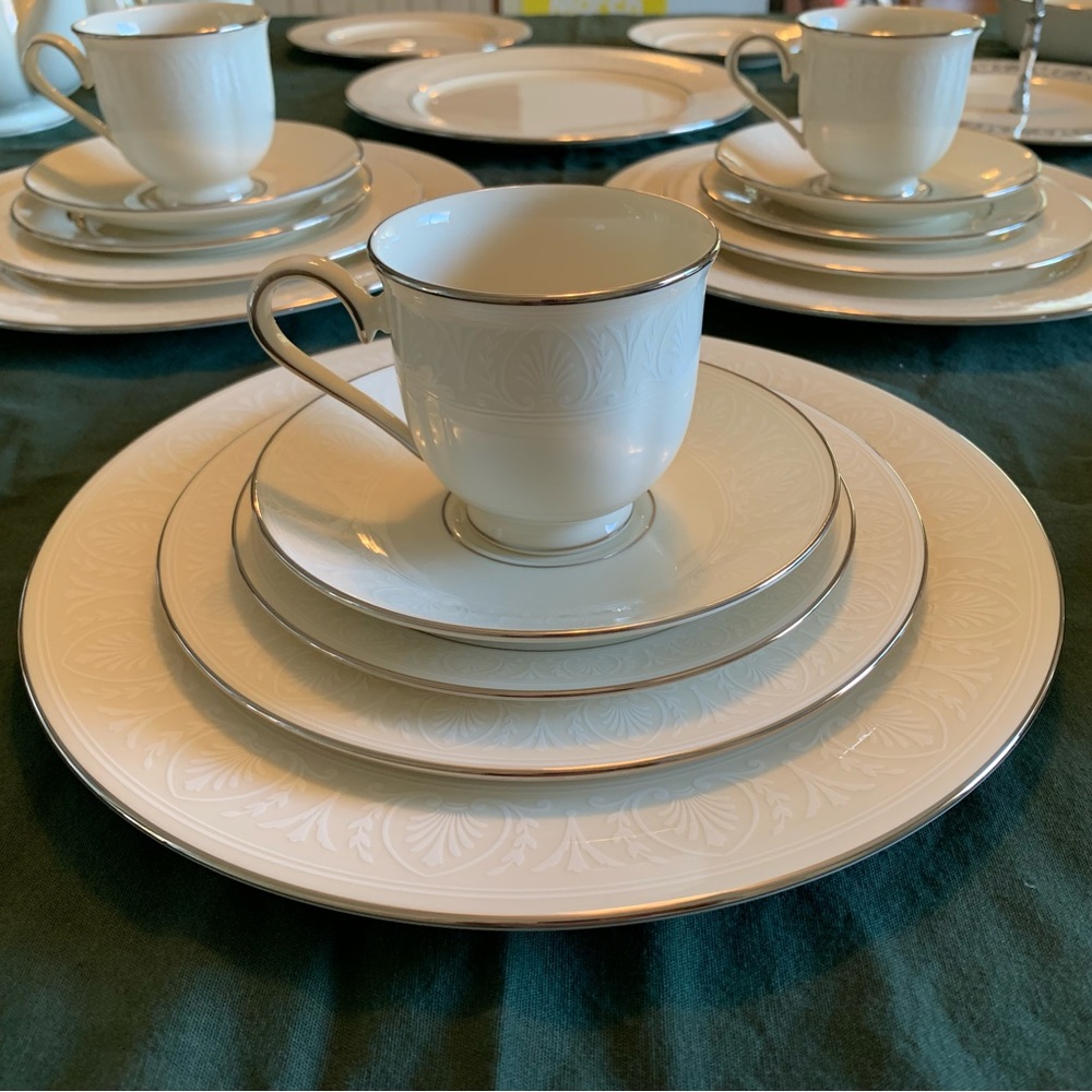 5 Piece Lenox Courtyard Platinum China - NWOT - China Place Setting